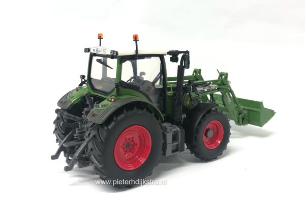 ミニカー FENDT 516 Vario 1:32 ミニカー FENDT 516 Vario 1:32 FENDT: Fendt 516 With Front Loader